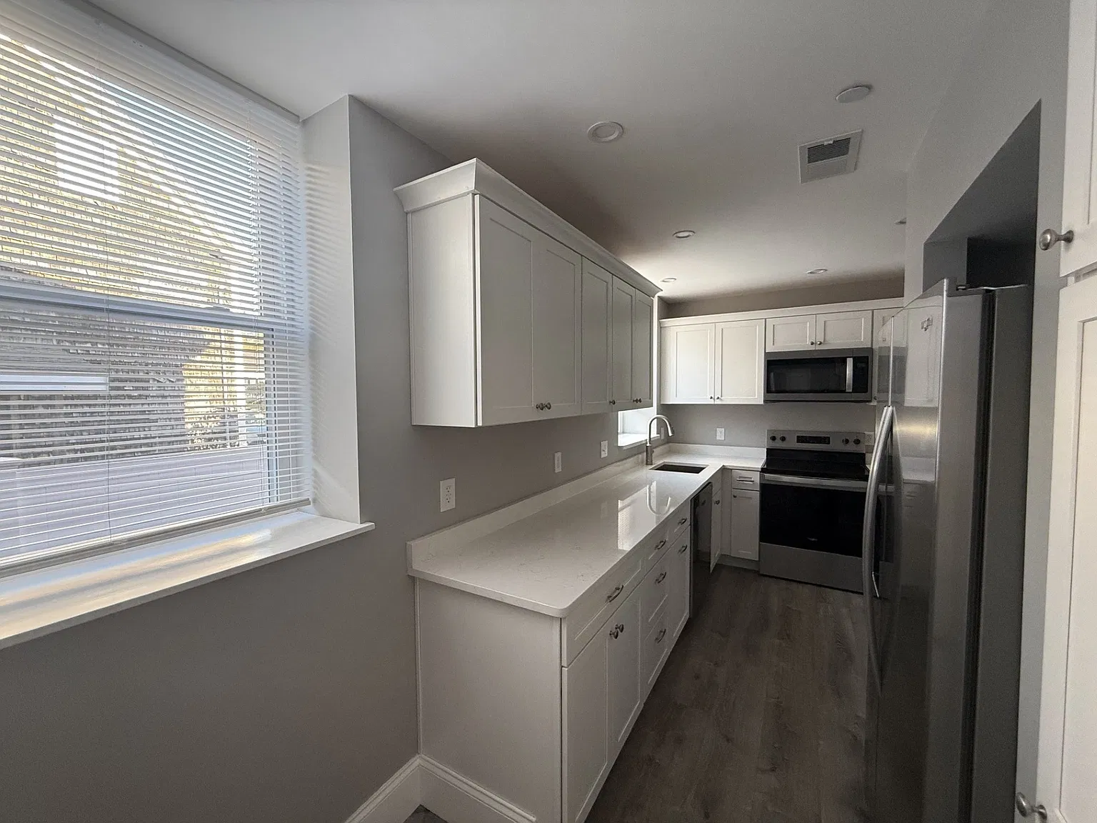 2 bed, 1.0 bath, 650 sqft, $2,200 — Photo 3