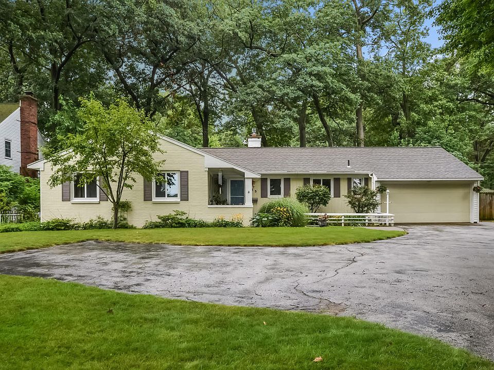 1st image of 715 Lake Dr