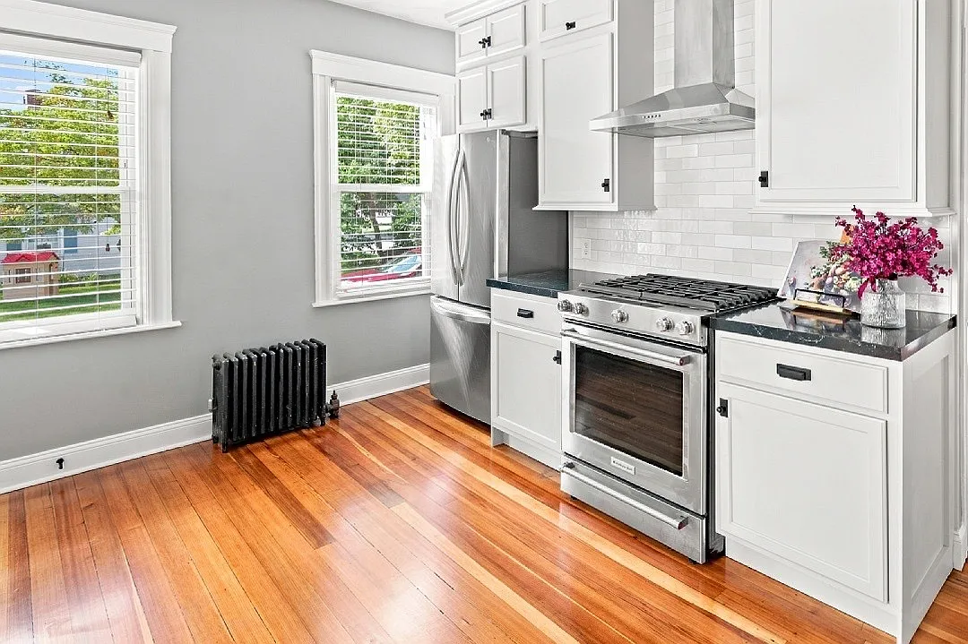 3 bed, 1200 sqft, $2,400 — Photo 2