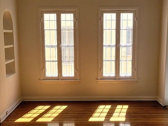 5th image of 419 N Genesee Ave