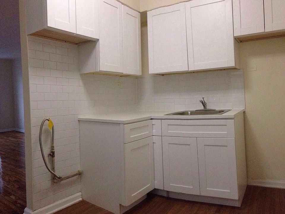 1st image of 860 E 18th St APT 3A