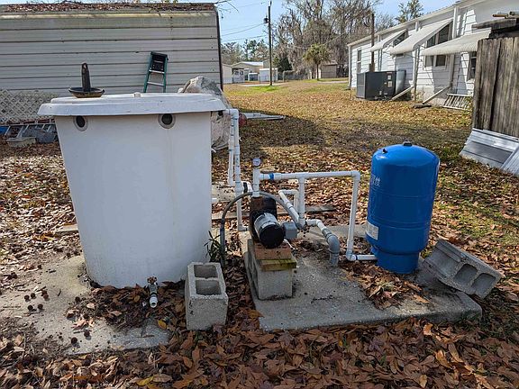 4th image of 102 Edgewater Rd