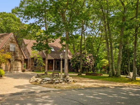 35 Tower Ridge Rd, Oak Bluffs, MA 02557
