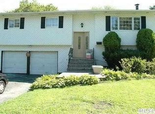 66 Laurie Rd, Brentwood, NY 11717