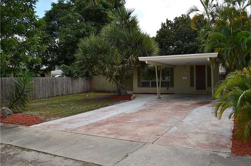1st image of 808 SW 1st St