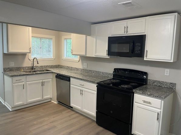 309 E Pine St, Daisetta, TX 77533