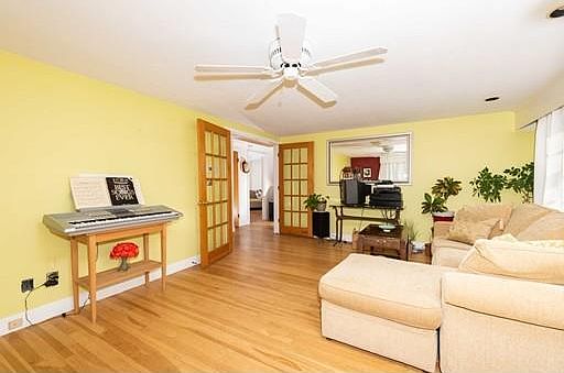 4th image of 353 West St