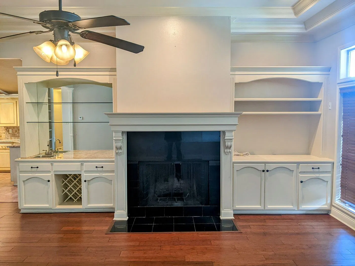 Spacious and Stunning 4/2 Home — Photo 3
