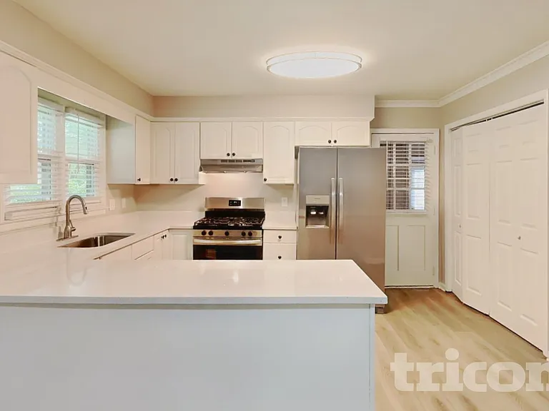 2309 Pastille Ln — Photo 6