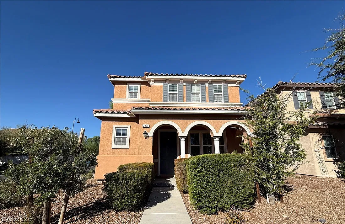 3 bed, 2.5 bath, 1800 sqft, $2,240 — Photo 1