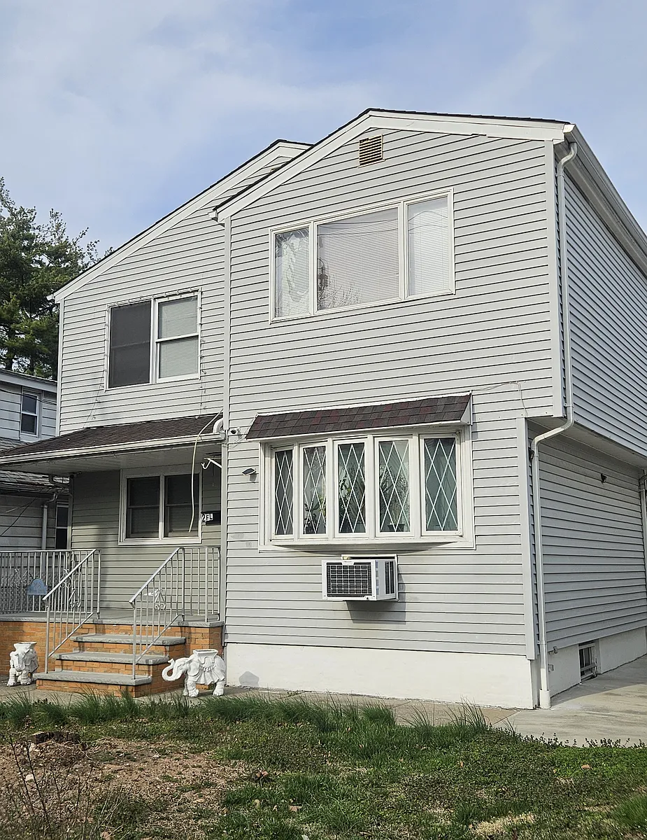 Building Photo - 208 McAdoo Ave #2