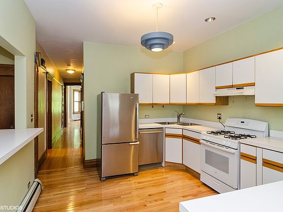 4th image of 2707 N Francisco Ave