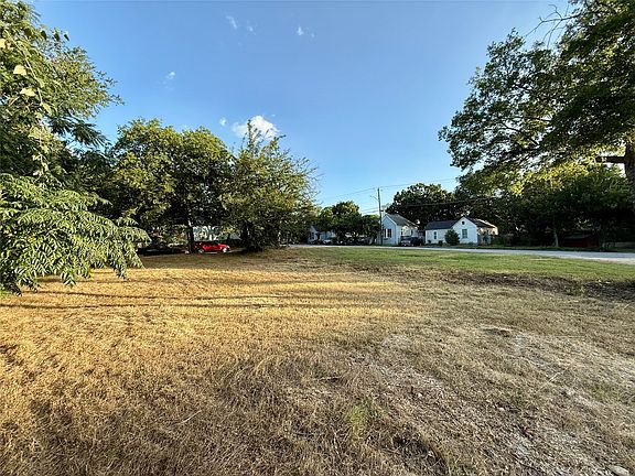 2nd image of 1305 Waterman St
