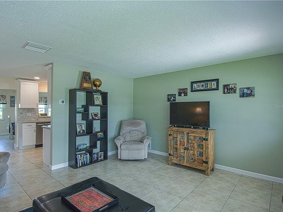 3rd image of 3940 Mainlands Blvd N