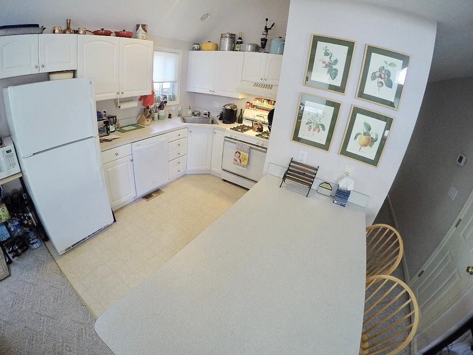 2nd image of 19 Seabreeze Rd