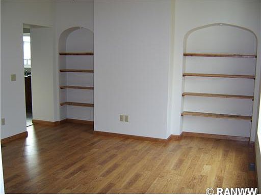 3rd image of 605 W Grand Ave