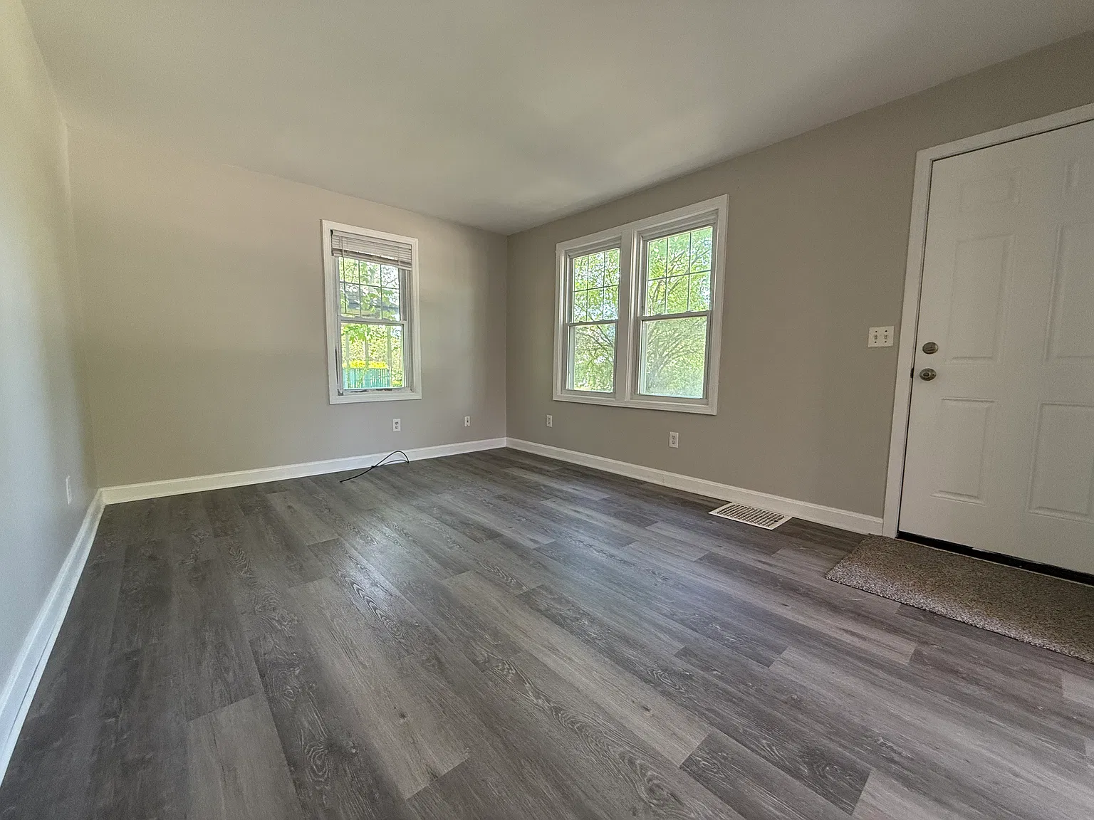 3194 Eastwood Drive — Photo 2