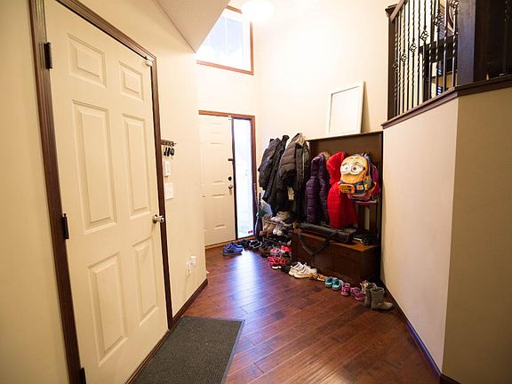 5th image of 12042 Urbank Cir NE