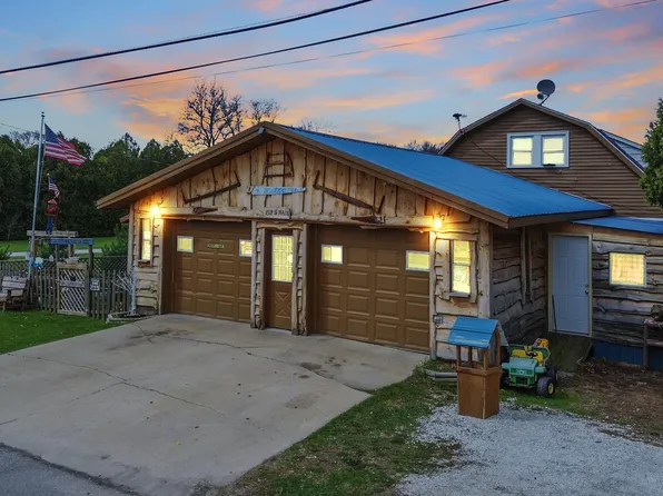 212 S Main St, Kingsbury, IN 46345