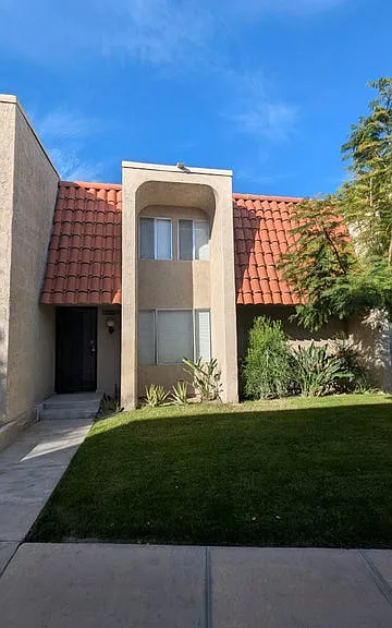 2260 N Indian Canyon Dr #B — Photo 1