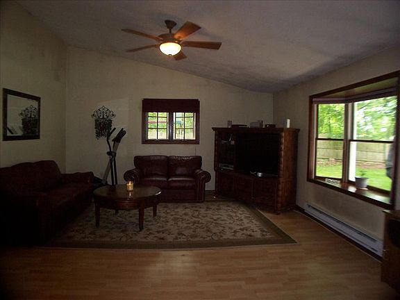 vaulted Family w/bay window