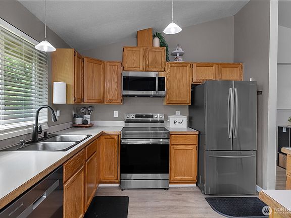 4th image of 721 W Sunset Court