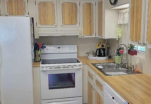 4th image of 100 Queen Palm Dr