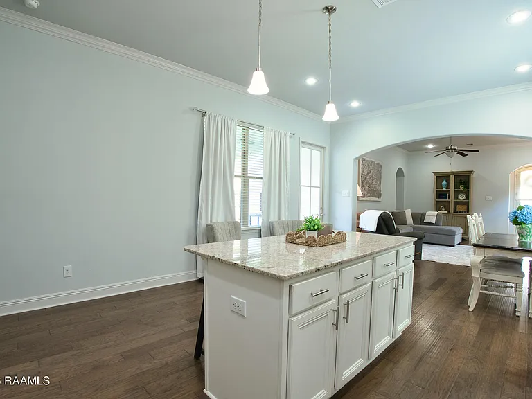 106 Pascalet Pl — Photo 20