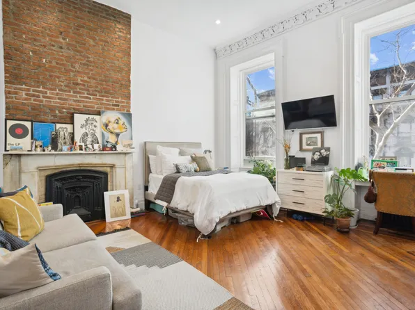 265 Clinton Street image 1 of 4