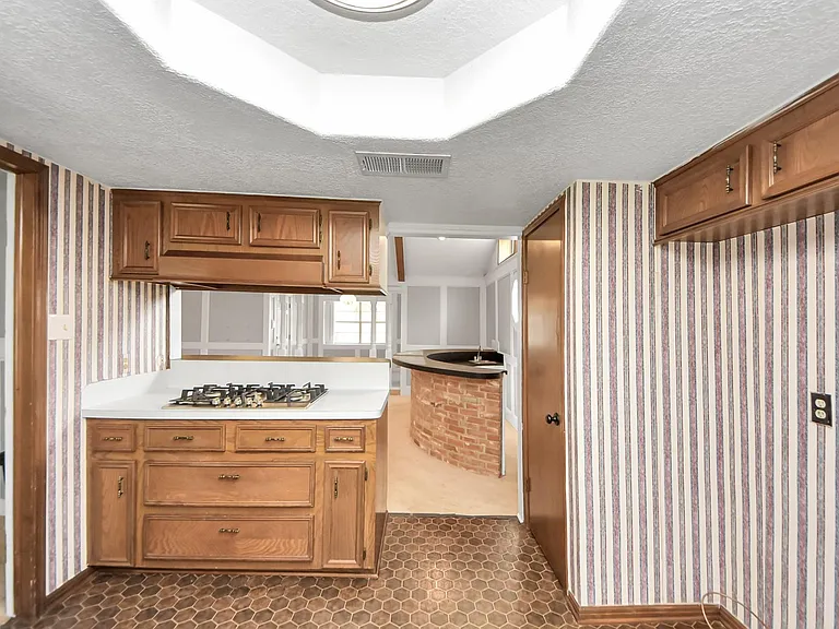 7510 Renmark Ln — Photo 30