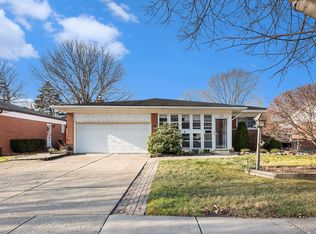 33807 Swan Dr, Sterling Heights, MI 48312