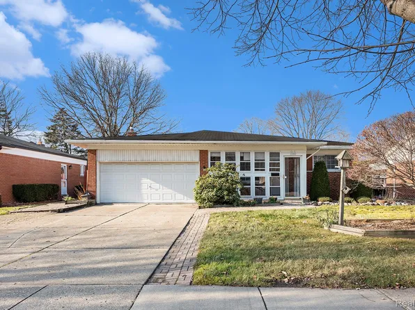 33807 Swan Dr, Sterling Heights, MI 48312