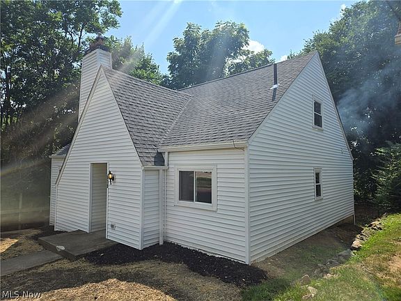 2nd image of 919 2nd St NE