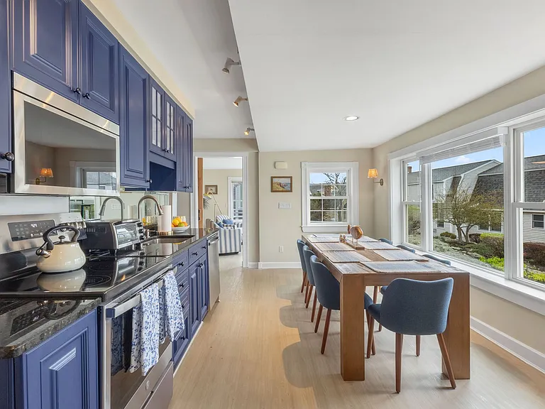 45 Woodbury Ln #8 — Photo 6