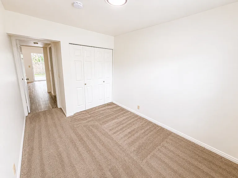 1564 E Hidden Valley Dr — Photo 36