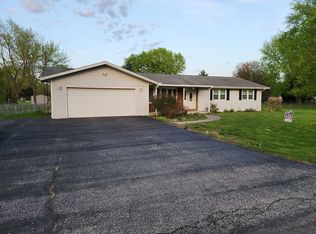 44 Devine Dr, Riverton, IL 62561