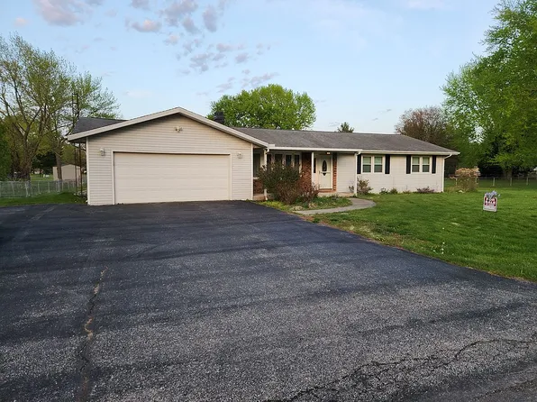 44 Devine Dr, Riverton, IL 62561