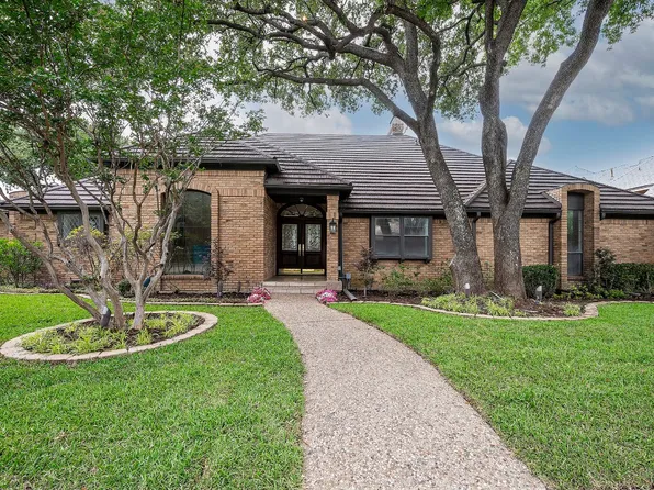 1313 Travis Cir S, Irving, TX 75038