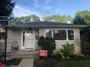 1047 Sheridan Rd, Deerfield, IL 60015