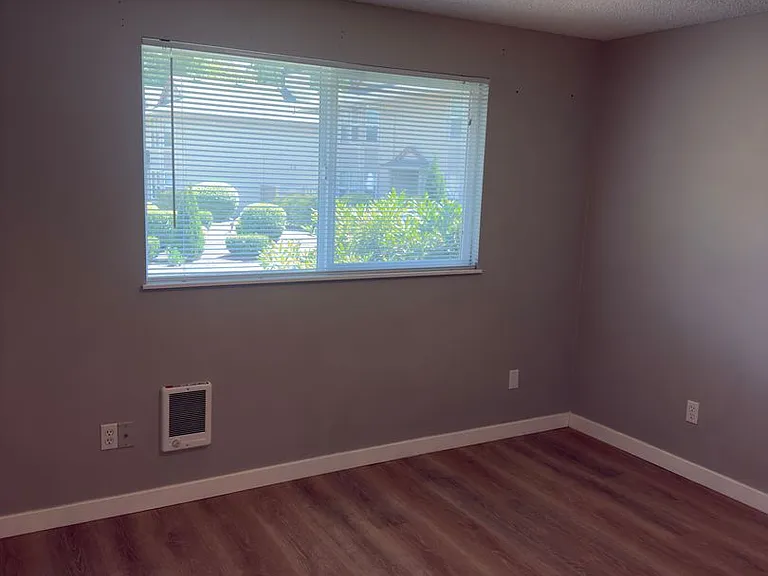 22833 SW Washington St — Photo 7