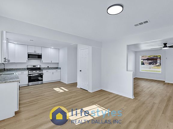 2nd image of 211 Woodlawn Dr