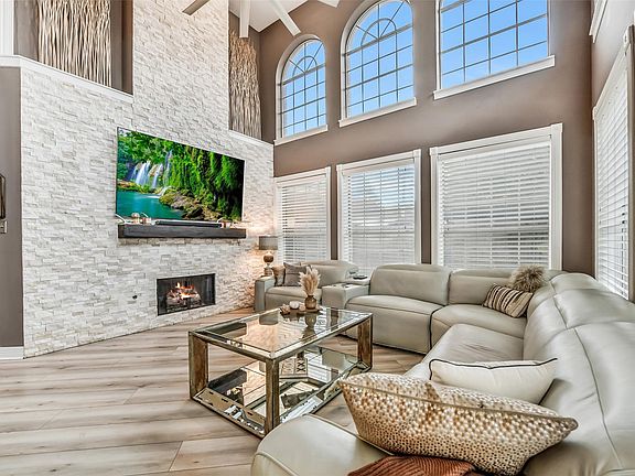 5th image of 2403 N Lake Front Dr