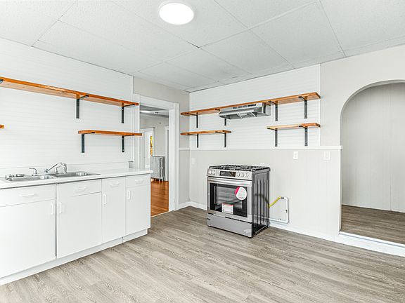 4th image of 427 Medford St APT 3