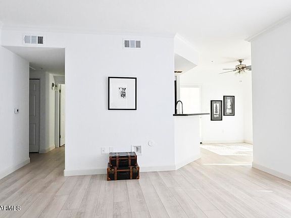 3rd image of 750 E NORTHERN Avenue #1062