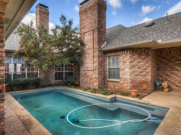 4th image of 765 Oak Hollow Ln