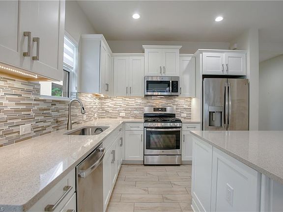 5th image of 7658 Cypress Walk Dr