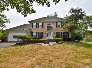 140 Stillwater Ct, Aurora, IL