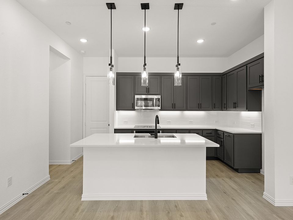 1st image of 631 Redwood Way