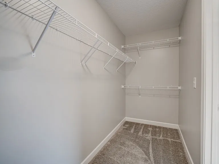 732 Shelburne Ln — Photo 32