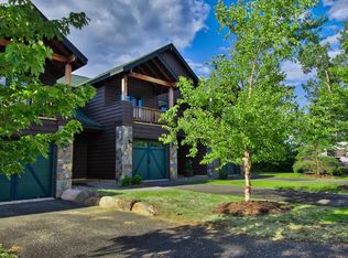 25 Cimarron Trl, Lake Placid, NY 12946